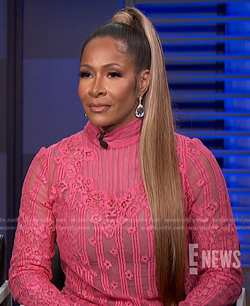 Shereé Whitfield's pink floral lace top on E! News