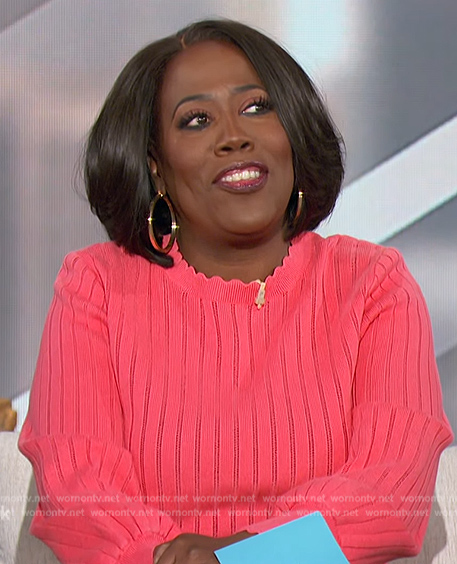 Sheryl's pink ribbed sweater on The Talk