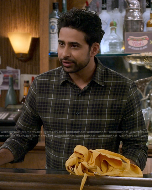 Sid's olive plaid shirt on How I Met Your Father