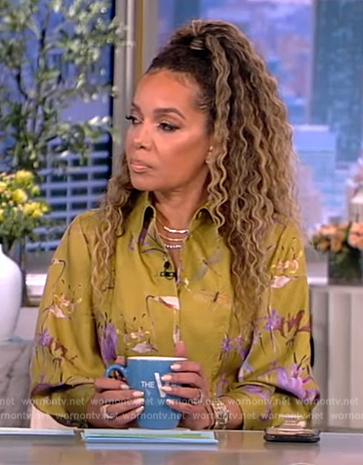 Sunny's green floral print shirtdress on The View