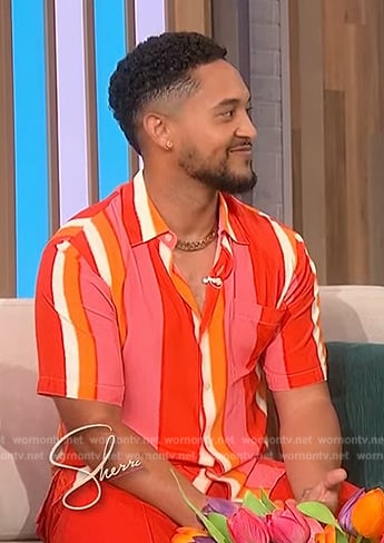 Tahj Mowry's red stripe shirt on Sherri