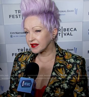 Cyndi Lauper's black bird jacquard blazer and pants on E! News