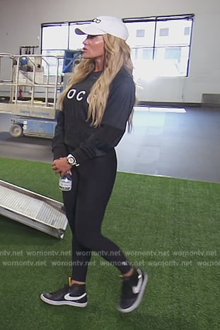 Jennifer's black Nike sneakers on The Real Housewives of Orange County