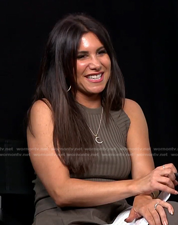 Joelle Garguilo's olive green ribbed top on E! News