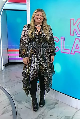 Kelly Clarkson's black printed handkerchief hem dress on Today