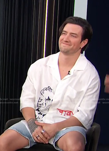 Logan Henderson's white embroidered shirt on E! News