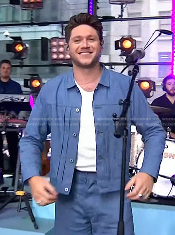 Niall Horan's blue pleated jacket and pants on Today
