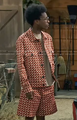 Noah's brown geometric jacket and shorts on Bunkd