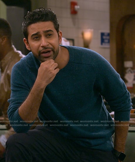 Sid's teal sweater on How I Met Your Father