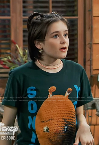 Whinnie's black graphic print tee on Bunkd
