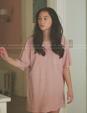 Belly's pink oversized tee on The Summer I Turned Pretty