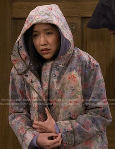 Ellen's floral raincoat on How I Met Your Father