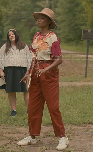 Helen's floral top and brown stitched pants on Sweet Magnolias