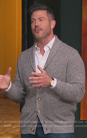 Jesse Palmer's gray cardigan on The Bachelorette