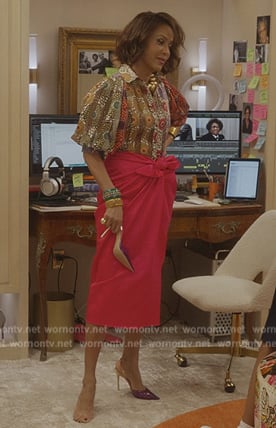Lisa's pink twist front skirt on And Just Like That