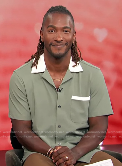 Scott's green contrast shirt on Access Hollywood