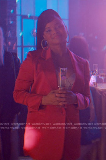 Venetia's pink blazer dress on Glamorous