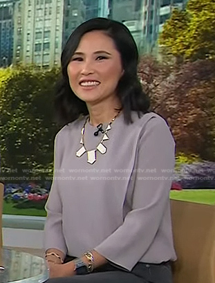 Vicky's white statement necklace on Today