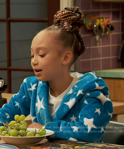 Alice's blue star fleece robe on Ravens Home