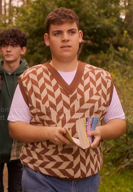 Isaac's brown geometric print sweater vest on Heartstopper