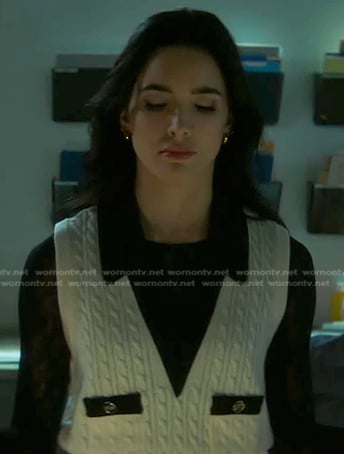 Bess's white cable knit vest on Nancy Drew