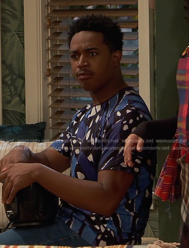 Booker's blue printed tee on Ravens Home