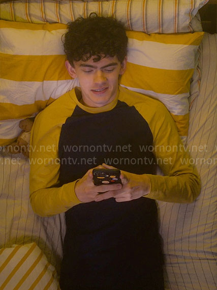 Charlie's navy t-shirt with yellow sleeves on Heartstopper
