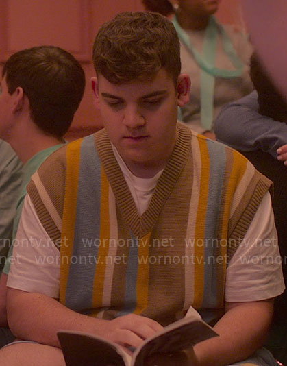 Isaac's brown striped sweater vest on Heartstopper