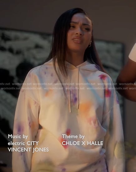 Kiela's white tie dye print hoodie on Grown-ish