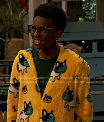 Noah's yellow fleece robe on Bunkd