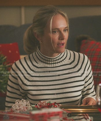 Susannah's white striped sweater on The Summer I Turned Pretty