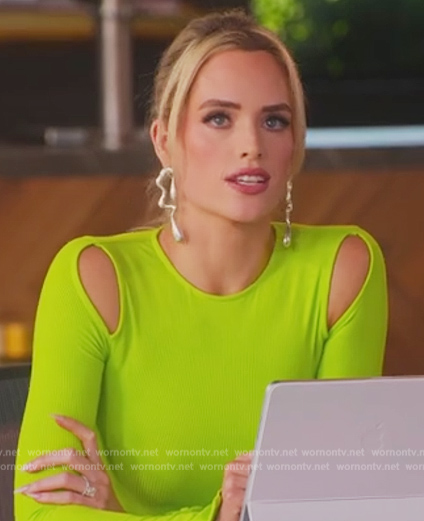 Alexandra's yellow cutout top on Selling the OC