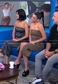 Dixie D'Amelio's black platform slides on Good Morning America