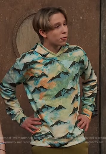 Jake's mountain print hoodie on Bunkd