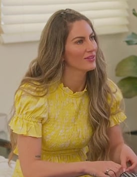 Lisa's yellow floral print smocked top and pants on Selling the OC