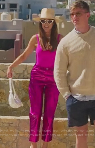 Polly's white sunglasses on Selling the OC