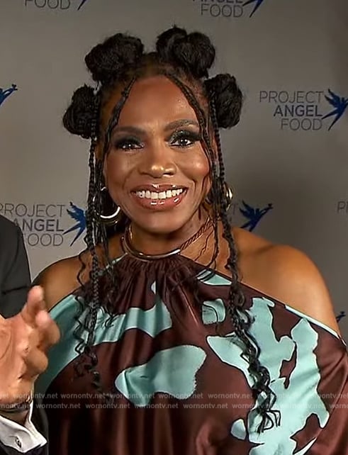 Sheryl Lee Ralph's brown printed halter dress on Extra