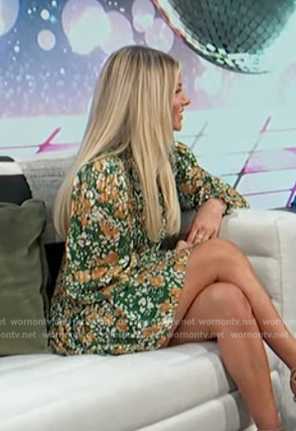 Ariana Madix's green floral print smocked mini dress on E! News