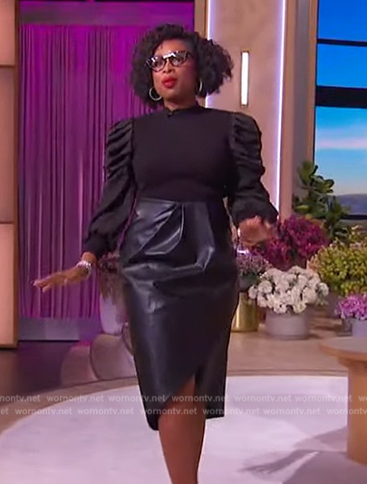 Jennifer's black leather skirt on The Jennifer Hudson Show