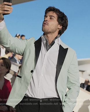 Raul’s mint tuxedo blazer on Elite