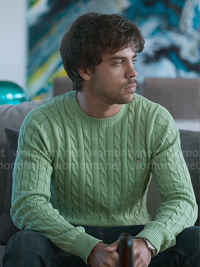 Raul's green cable knit sweater on Elite