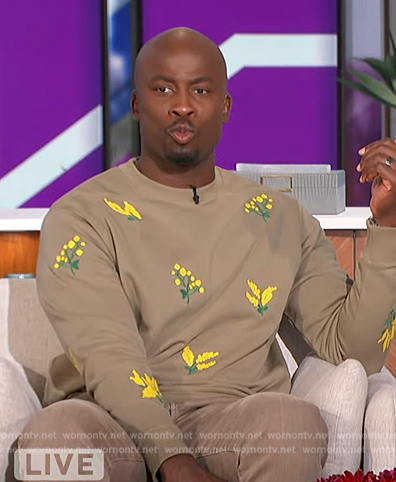 Akbar's green floral sweatshirt on The Talk