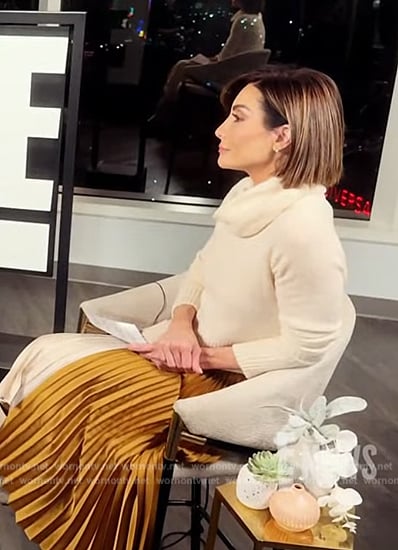 Courtney Lopez's mixed media turtleneck dress on E! News