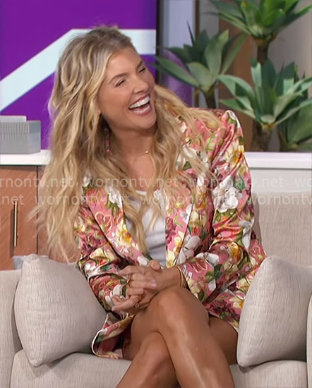 Amanda's floral blazer and shorts set on The Talk