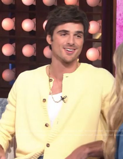 Jacob Elordi's yellow cardigan on The Kelly Clarkson Show