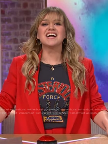 Kelly's black mysterious graphic tee on The Kelly Clarkson Show