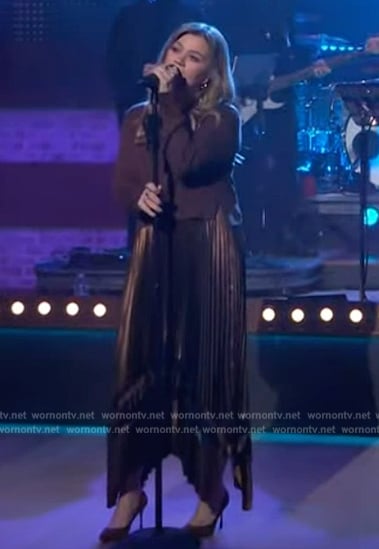 Kelly's brown pleated mixed media dress on The Kelly Clarkson Show