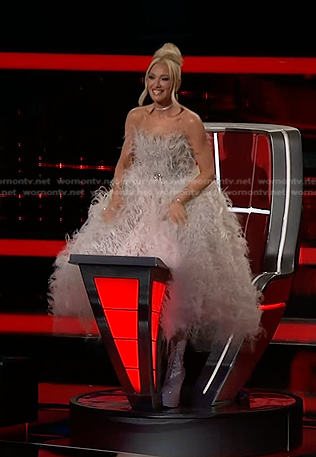 Gwen Stefani's feather dress on The Voice