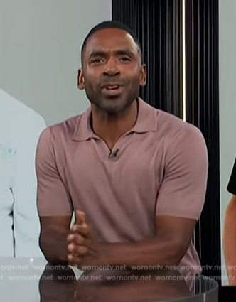 Justin's pink polo shirt on E! News