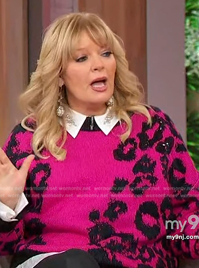 Melissa's pink leopard print sweater on Sherri
